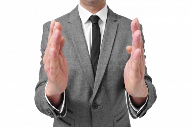 一个男人想要增大他的阴茎